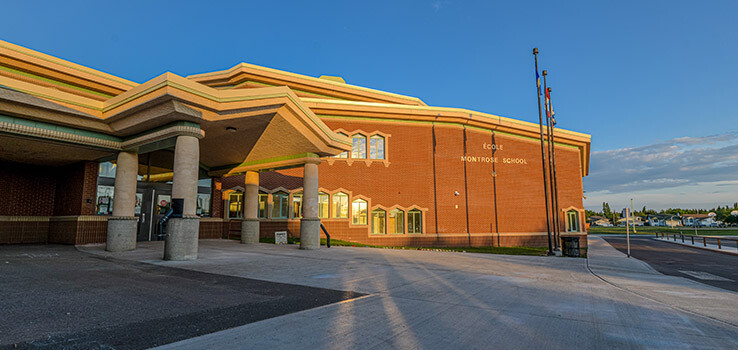 Picture of the front of Ecole Montrose School